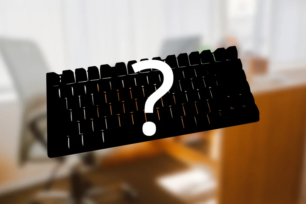 Sort tastatur med stort hvidt spørgsmåltegn på en sløret baggrund af et hjemmekontor